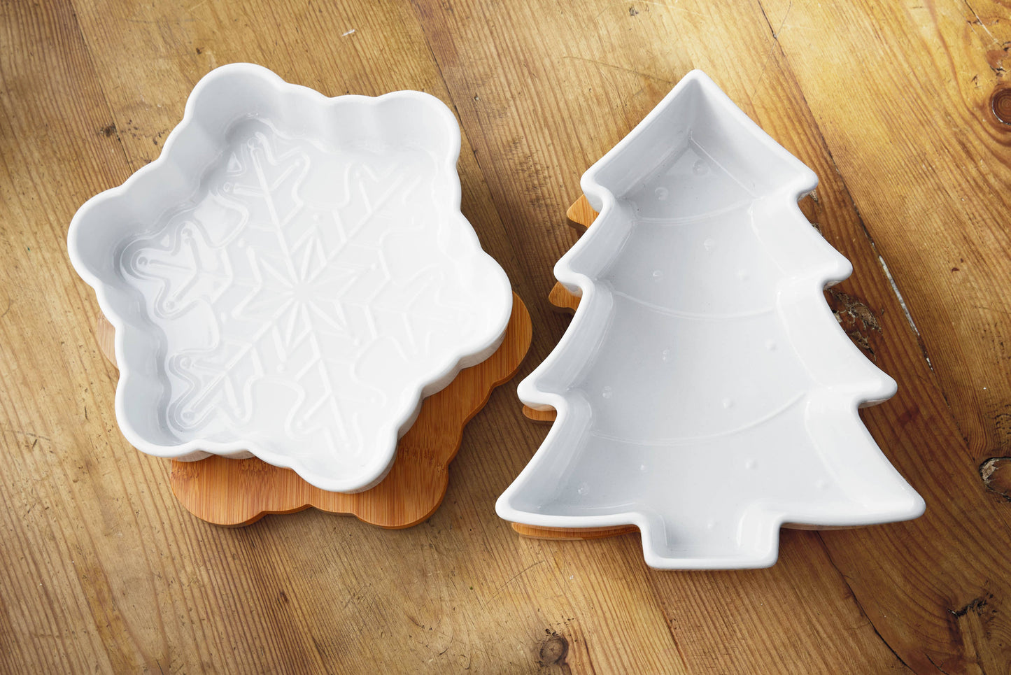 Christmas Tree Baker with Lid & Trivet