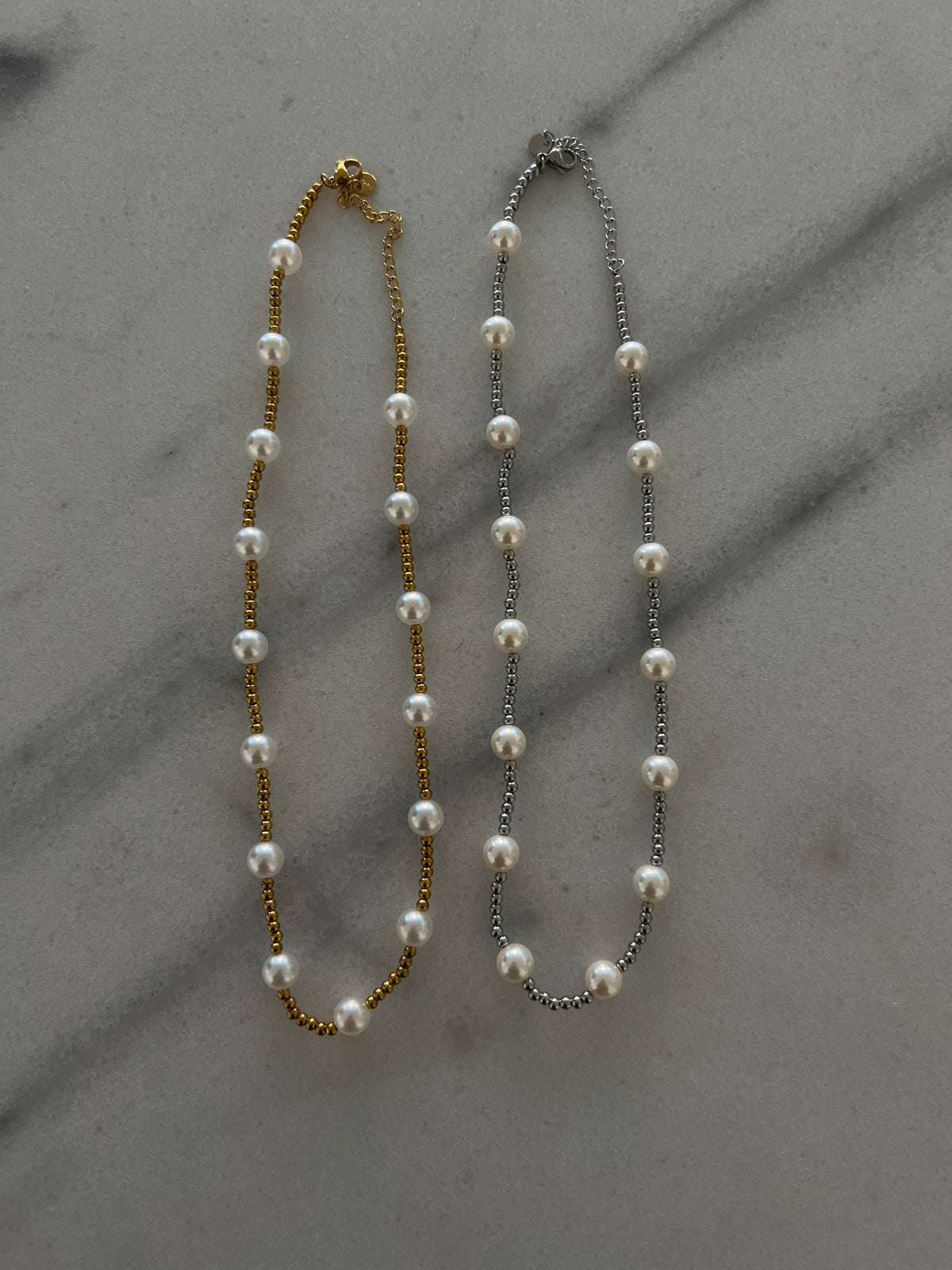 PEARL BEADED NECKLACE: SILVER