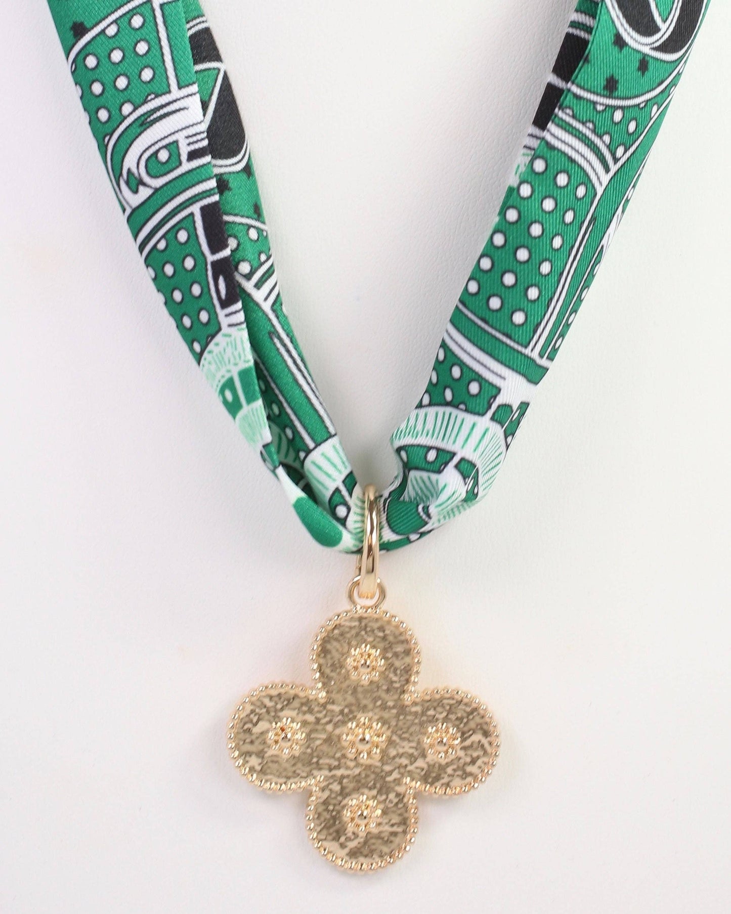 Winder Clover Gold Charm