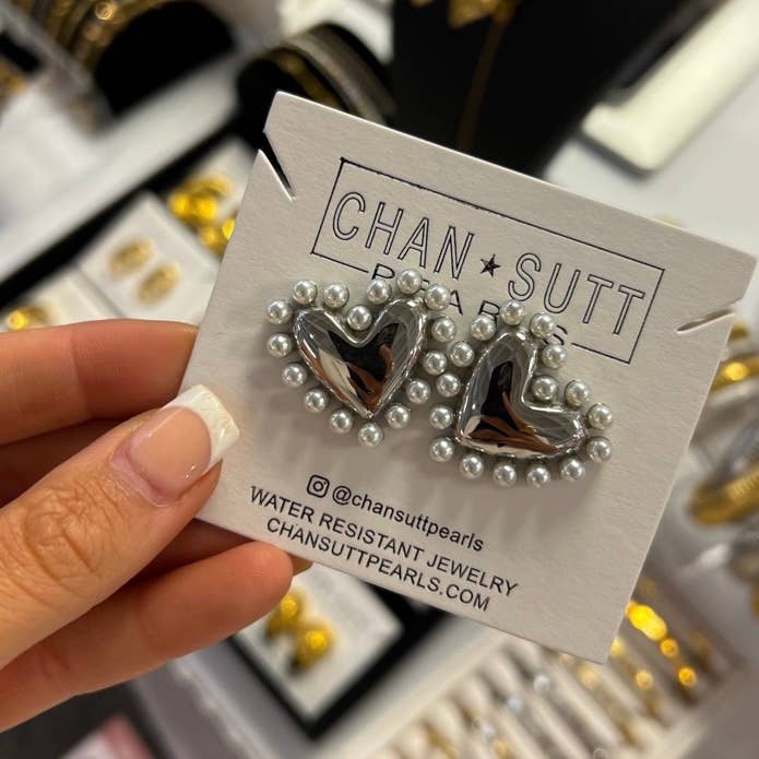 PEARL HEART EARRINGS : SILVER