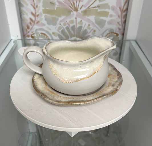 Etta B Gravy Boat & Saucer Set In Cottonwood