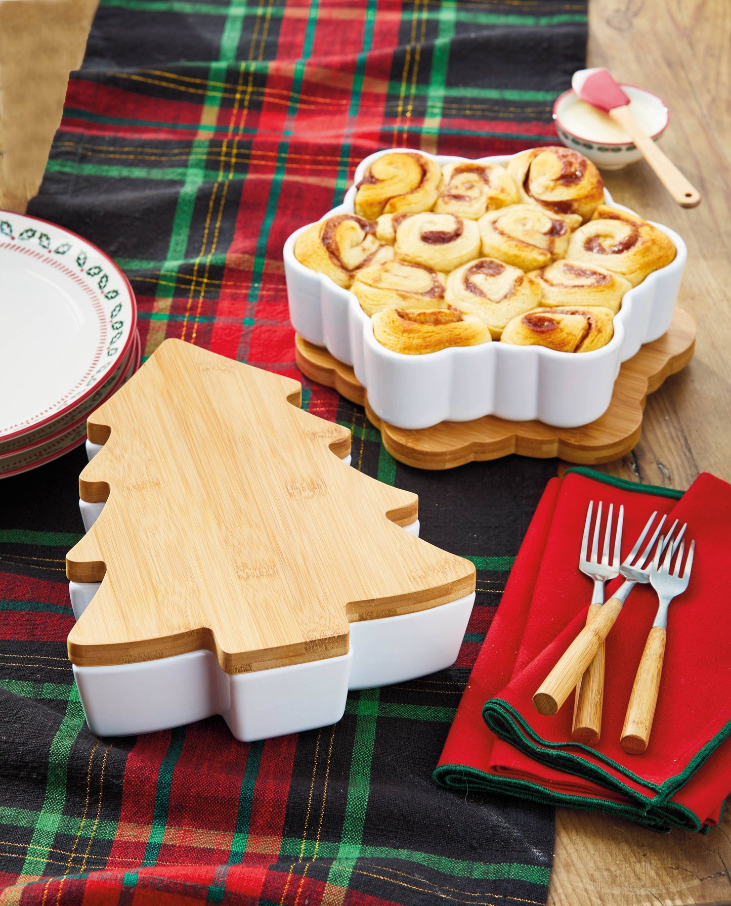 Christmas Tree Baker with Lid & Trivet