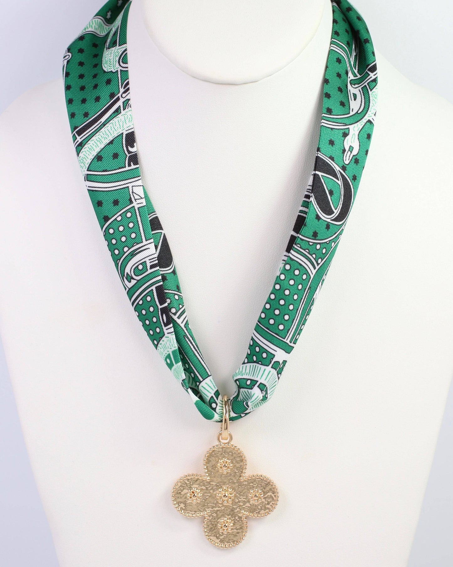 Winder Clover Gold Charm