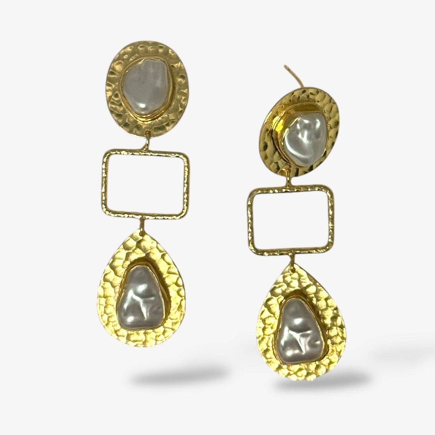 Aria Dangle Earrings: Pearl