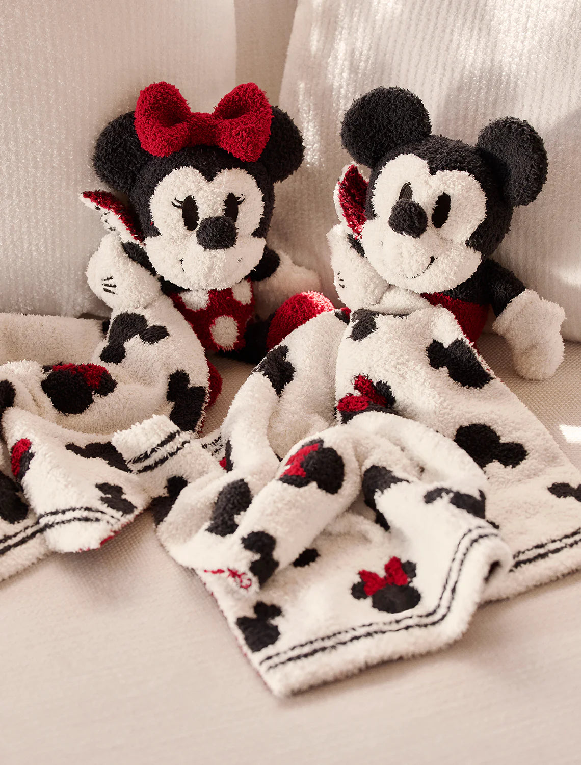 Barefoot Dreams Disney Classic Minnie Mouse Blanket Buddie