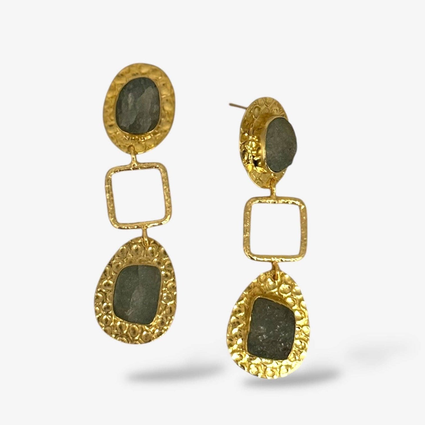 Aria Dangle Earrings: Pearl