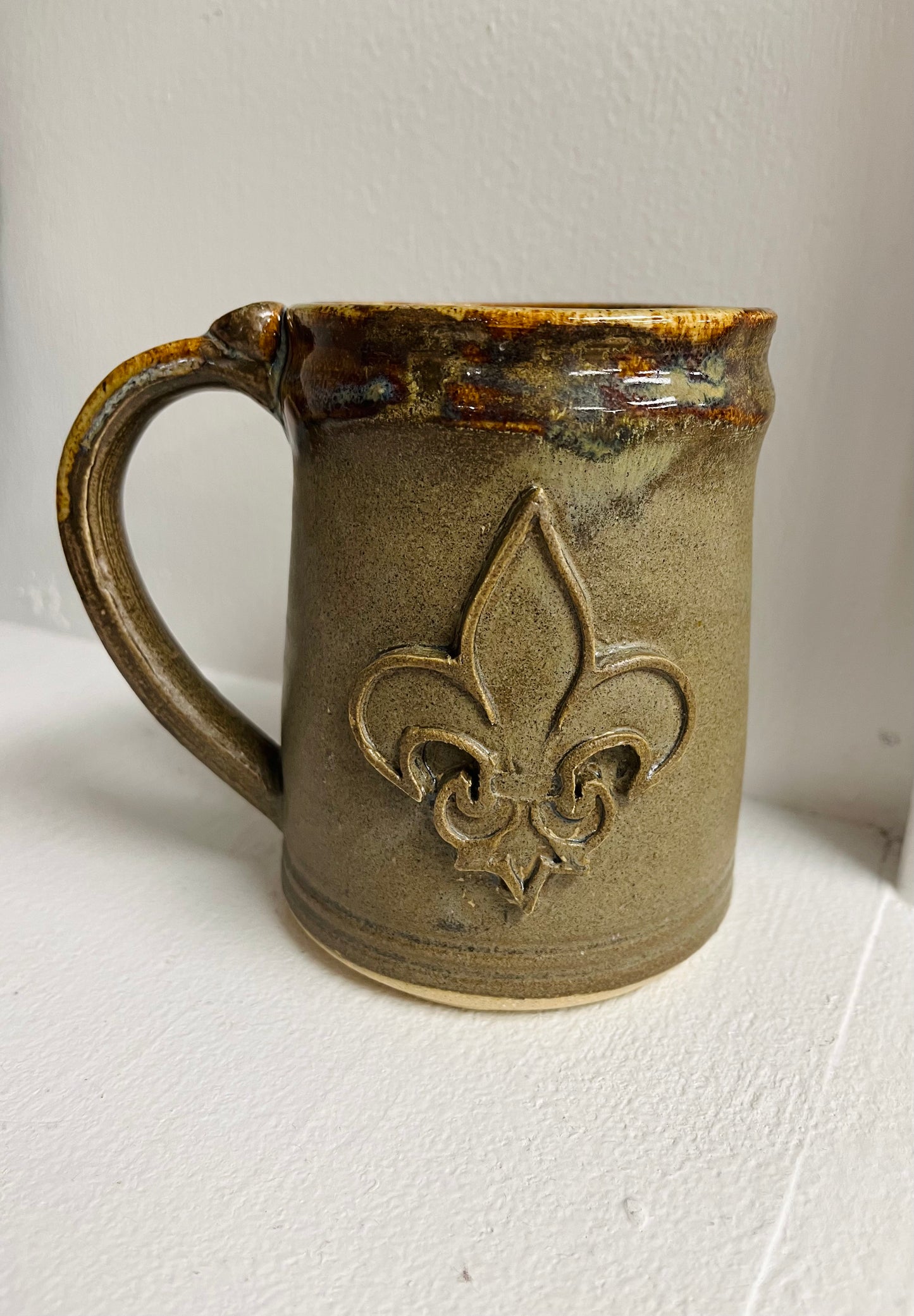 FP Fleur De Lis Original Mug In Mocha