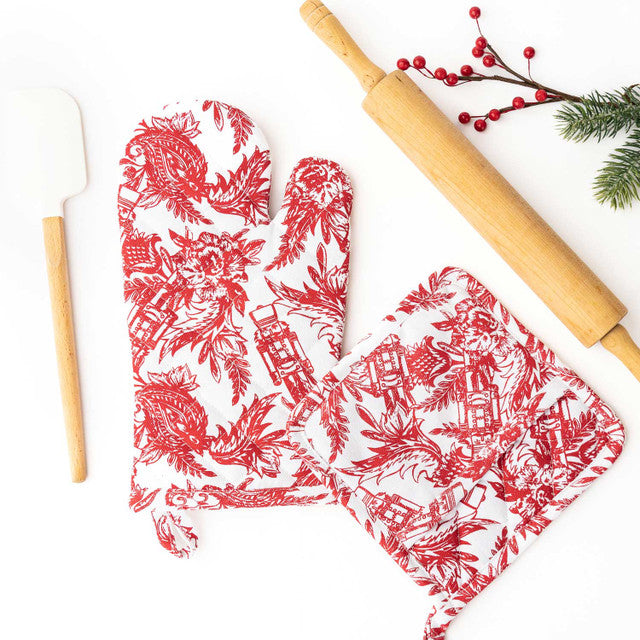 Nutcracker Toile Oven Mitt Set