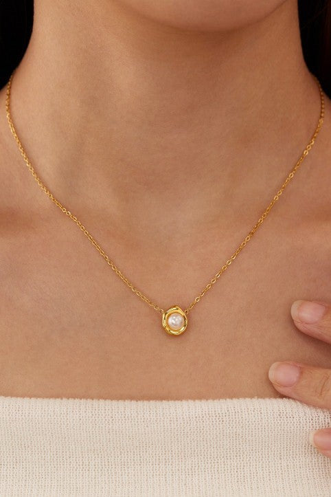 Pearl Pendant Necklace