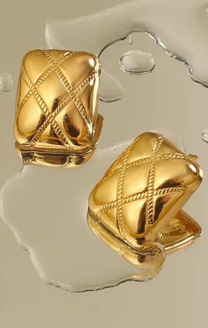 Diamond Pattern Rectangle Stud Earrings
