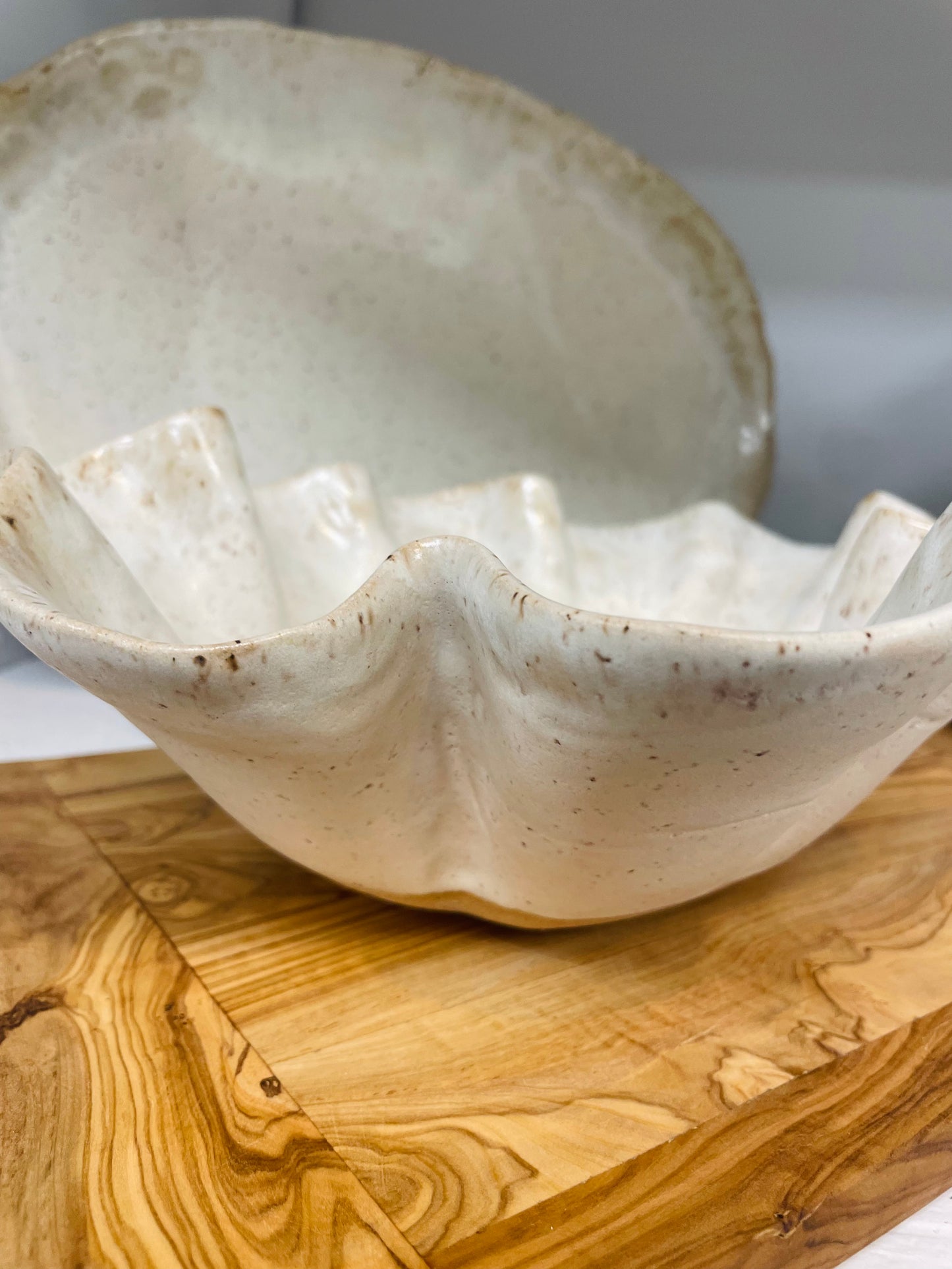 EB Fluted Accent Bowl In Dogwood